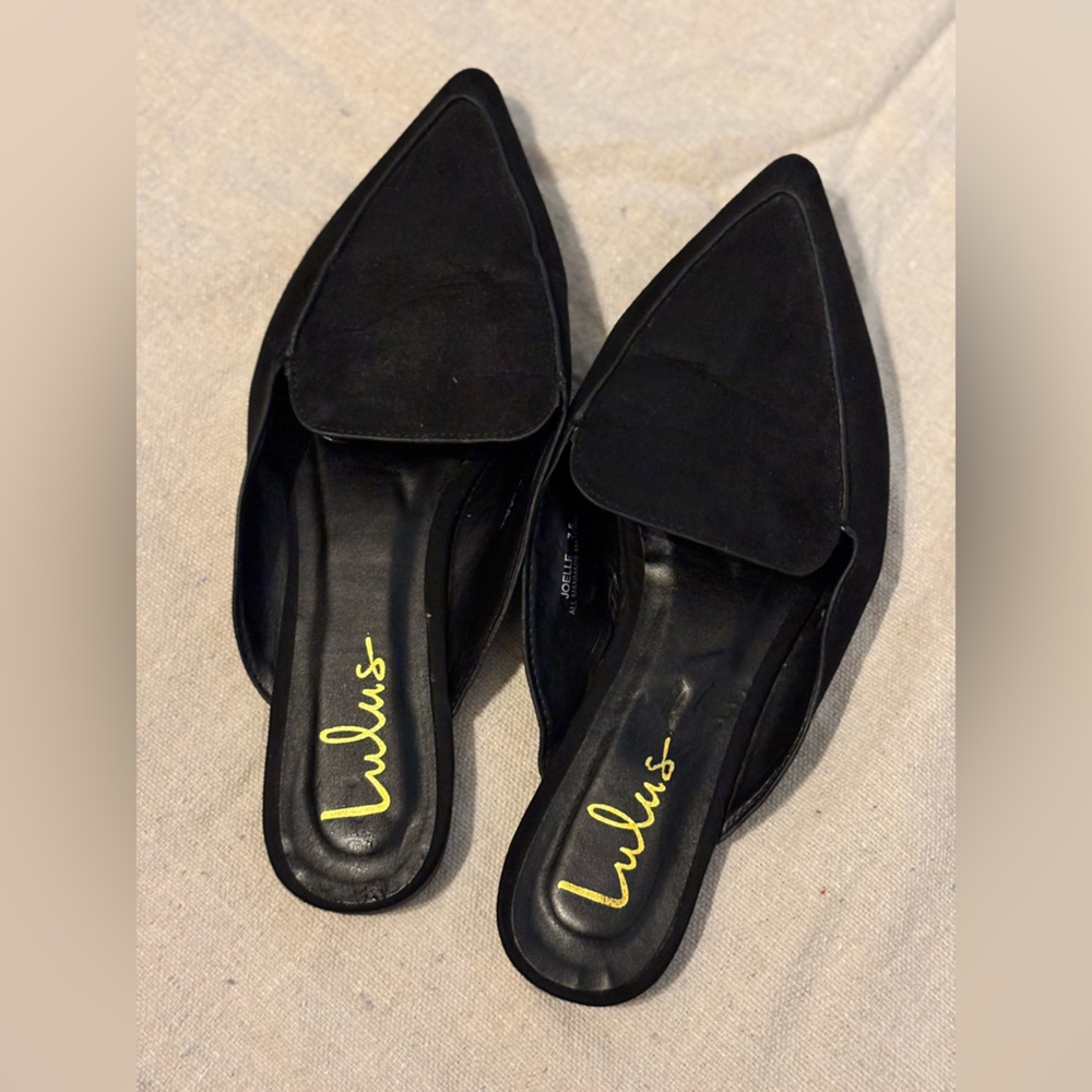 Lulu's Black Pointed-Toe Mules